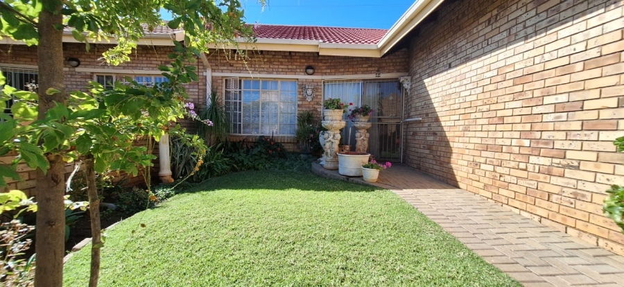 2 Bedroom Property for Sale in Minerva Gardens Northern Cape